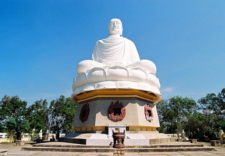 Chiêm bái tượng Kim thân Phật Tổ tại Nha Trang