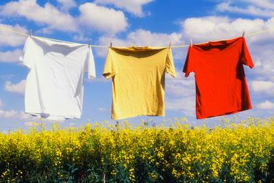 Mẹo giặt quần áo nhanh khô khi đi du lịch