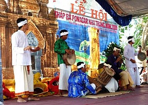 Du Lịch Nha Trang Lễ Hội Tháp Bà PONAGAR