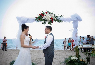 Du Lịch Nha Trang Tổ Chức Lễ Cưới Trên Bãi Biển Du Lịch Nha Trang Tổ Chức Lễ Cưới Trên Bãi Biển