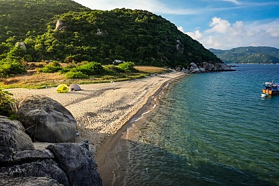 Khám Phá Vẻ Đẹp Hút Hồn Du Khách Ở Đảo Hòn Lớn Khám Phá Vẻ Đẹp Hút Hồn Du Khách Ở Đảo Hòn Lớn