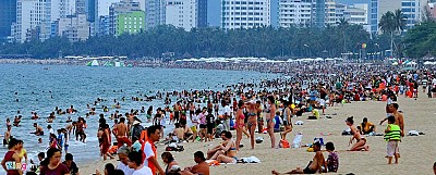 Những Bãi Biển Nha Trang Đón Hàng Chục Nghìn Khách Du Lịch Những Bãi Biển Nha Trang Đón Hàng Chục Nghìn Khách Du Lịch
