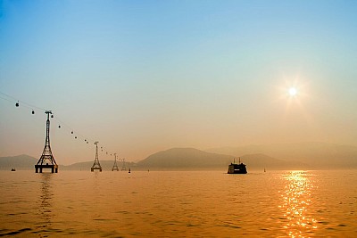 Vinh Nha Trang Êm Đềm Nhìn Từ Ngọn Hải Đăng Hòn Lớn Vinh Nha Trang Êm Đềm Nhìn Từ Ngọn Hải Đăng Hòn Lớn