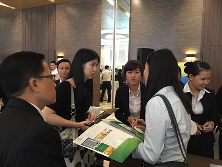 khách thăm quan Trung Quốc Ồ Ạt "Đổ Bộ" Nha Trang – Mừng Ít Lo Nhiều ?