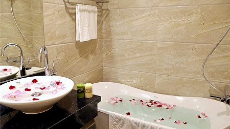 Khách Sạn Apus Nha Trang