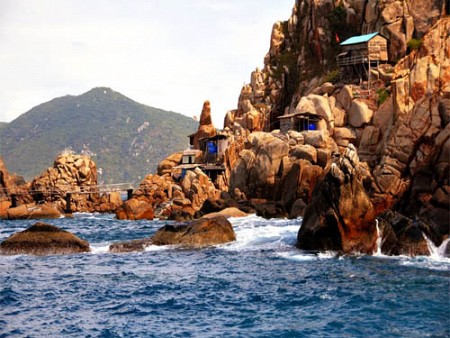 chương trình Khuyến Mãi Tháng 6,7/ 2015. Nha Trang - Vinpearl - 4 Đảo -Thác Yangbay 4N3Đ (Bao Vé Máy Bay)