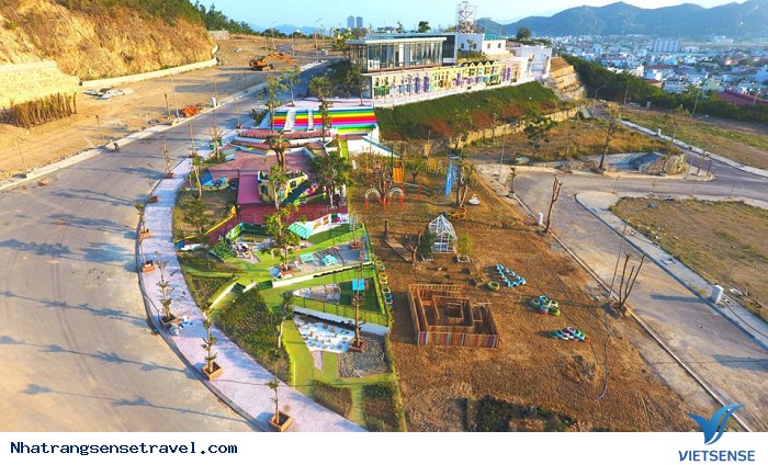 Check in tại ‘’cầu thang xoắn trắng’’ đẹp tựa nấc thang lên thiên đường - Ảnh 1 Check in tại ‘’cầu thang xoắn trắng’’ đẹp tựa nấc thang lên thiên đường - Ảnh 1