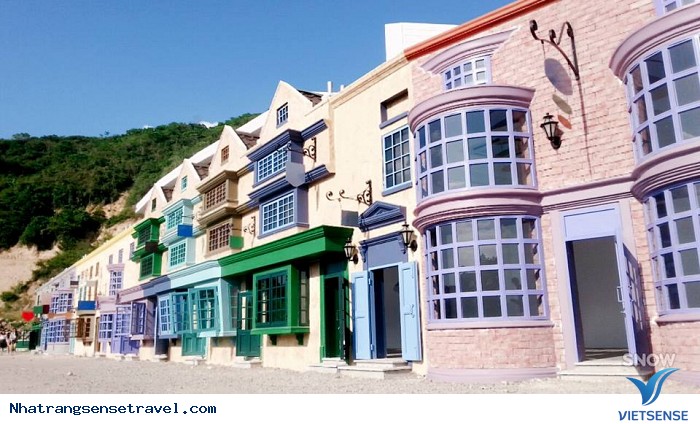 Check in tại ‘’cầu thang xoắn trắng’’ đẹp tựa nấc thang lên thiên đường - Ảnh 2 Check in tại ‘’cầu thang xoắn trắng’’ đẹp tựa nấc thang lên thiên đường - Ảnh 2