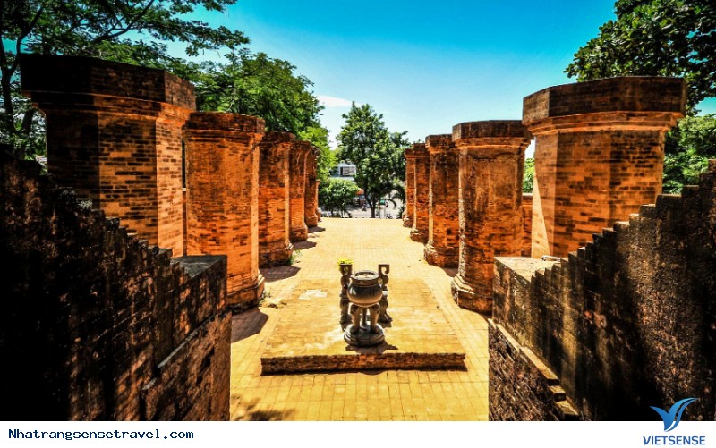 Khu di tích cổ đại Tháp Bà Ponagar hút khách thăm quan Nha Trang trong những tháng đầu năm - Ảnh 2