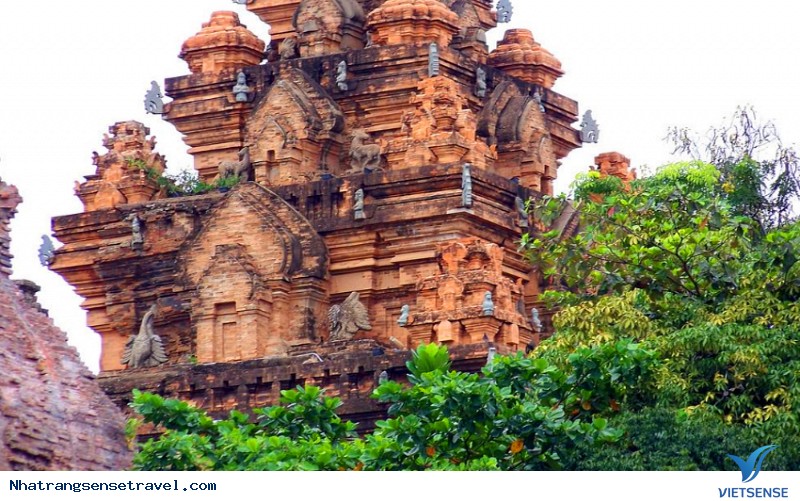 Khu di tích cổ đại Tháp Bà Ponagar hút khách thăm quan Nha Trang trong những tháng đầu năm - Ảnh 3