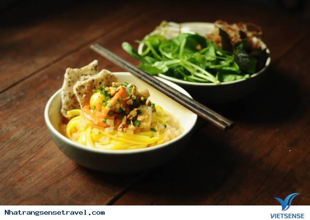 Thưởng thức ẩm thực địa phương ở những miền đất ta đi qua