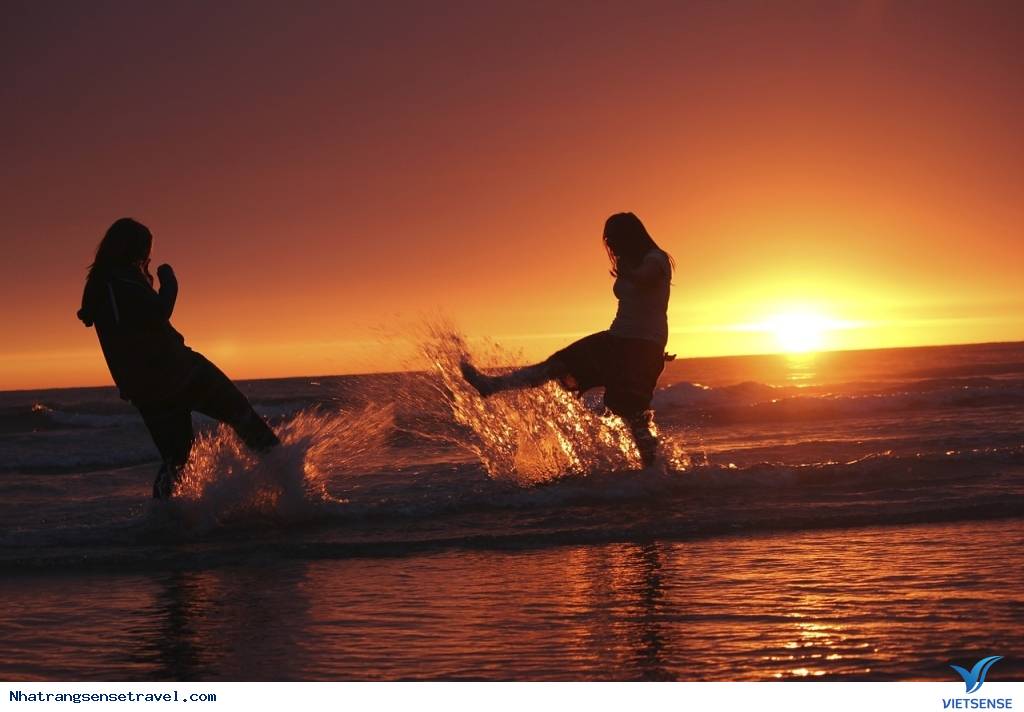 Khi đi cùng bạn bè thì đối với bạn, đêm cũng giống như ngày