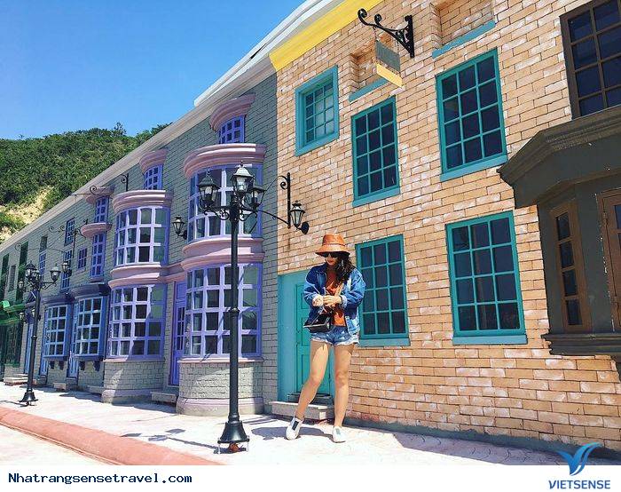 Check in tại ‘’cầu thang xoắn trắng’’ đẹp tựa nấc thang lên thiên đường - Ảnh 13 Check in tại ‘’cầu thang xoắn trắng’’ đẹp tựa nấc thang lên thiên đường - Ảnh 13