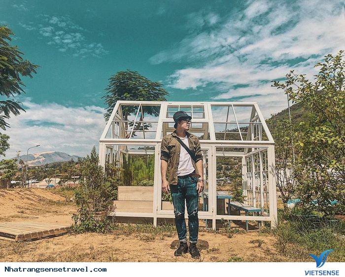 Check in tại ‘’cầu thang xoắn trắng’’ đẹp tựa nấc thang lên thiên đường - Ảnh 11 Check in tại ‘’cầu thang xoắn trắng’’ đẹp tựa nấc thang lên thiên đường - Ảnh 11