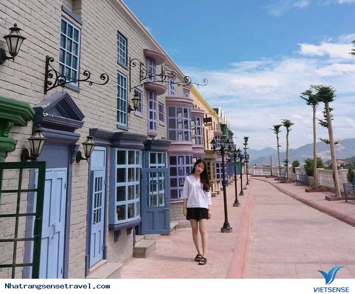 Check in tại ‘’cầu thang xoắn trắng’’ đẹp tựa nấc thang lên thiên đường - Ảnh 5 Check in tại ‘’cầu thang xoắn trắng’’ đẹp tựa nấc thang lên thiên đường - Ảnh 5