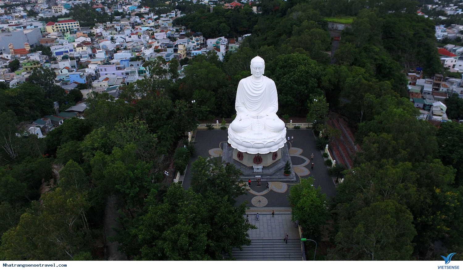 Chiêm bái tượng Kim thân Phật Tổ tại Nha Trang - Ảnh 1