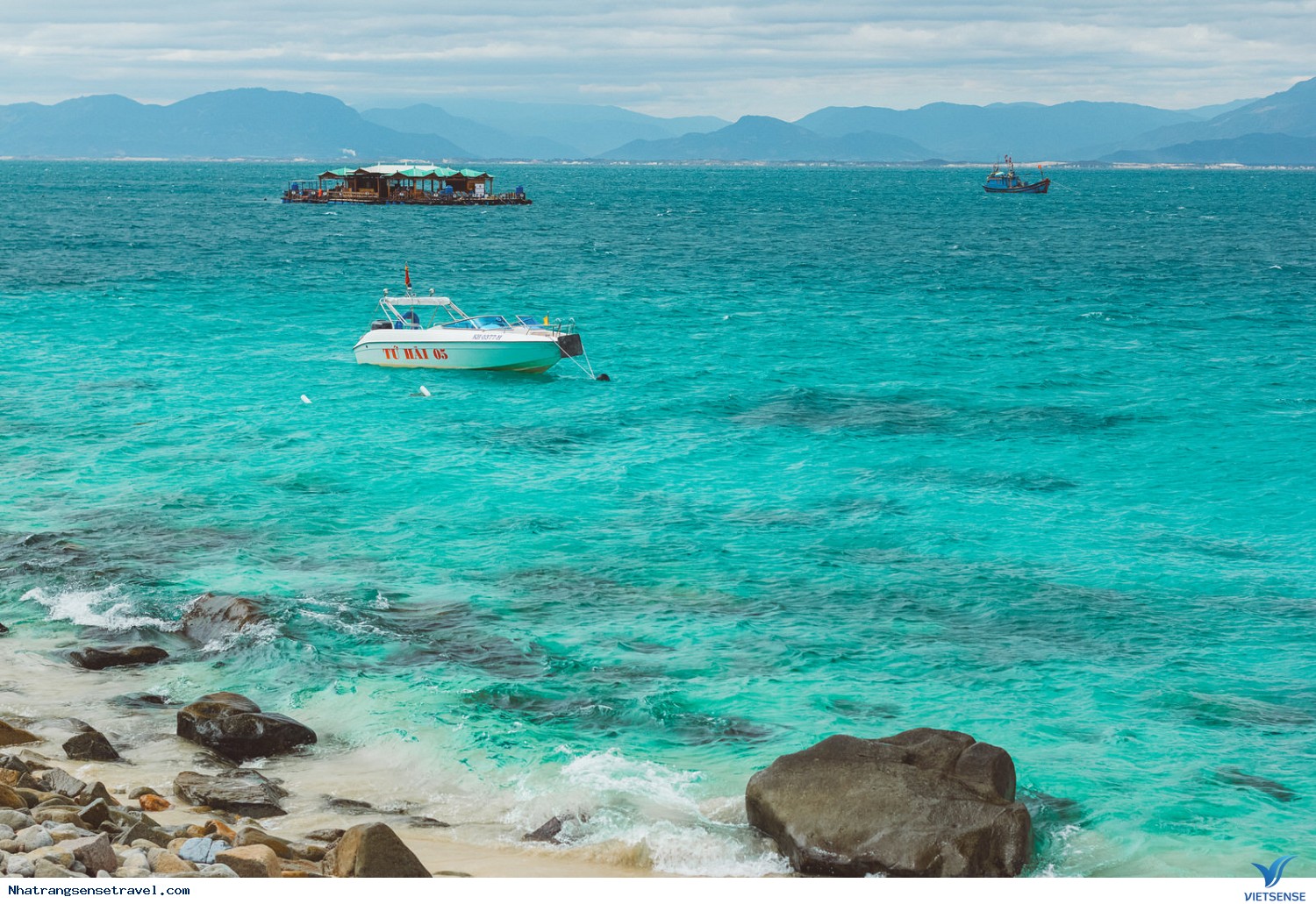 Đến Hòn Mun bằng phương tiện nào?