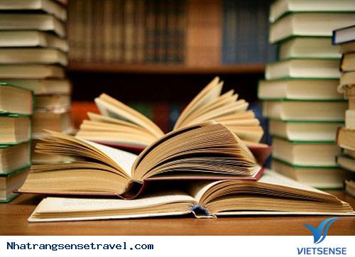 khách thăm quan Đến Nha Trang Tháng 4 Hưởng Ứng Ngày Sách Việt Nam - Ảnh 1