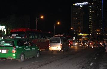 khách thăm quan Đổ Về Nha Trang Dịp Nghỉ Lễ - Ảnh 4