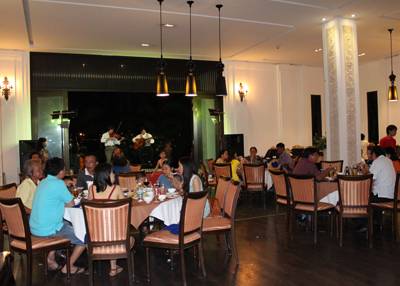 khách thăm quan Đổ Về Nha Trang Dịp Nghỉ Lễ - Ảnh 7