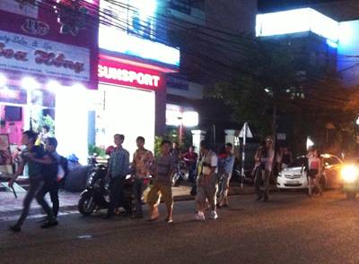 khách thăm quan Đổ Về Nha Trang Dịp Nghỉ Lễ - Ảnh 6