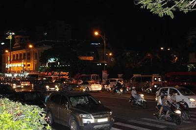 khách thăm quan Đổ Về Nha Trang Dịp Nghỉ Lễ - Ảnh 3