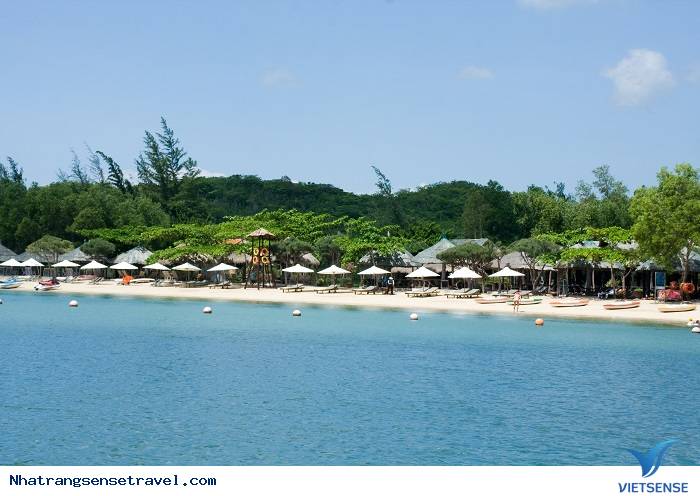 Vui chơi quên sầu trên bãi tắm An Bình - Ảnh 2