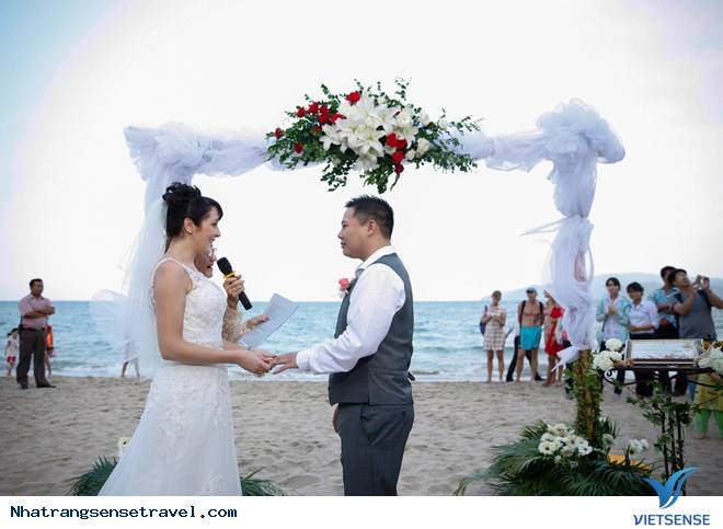 hành trình Nha Trang Tổ Chức Lễ Cưới Trên Bãi Biển - Ảnh 1 hành trình Nha Trang Tổ Chức Lễ Cưới Trên Bãi Biển - Ảnh 1