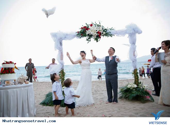 hành trình Nha Trang Tổ Chức Lễ Cưới Trên Bãi Biển - Ảnh 3 hành trình Nha Trang Tổ Chức Lễ Cưới Trên Bãi Biển - Ảnh 3