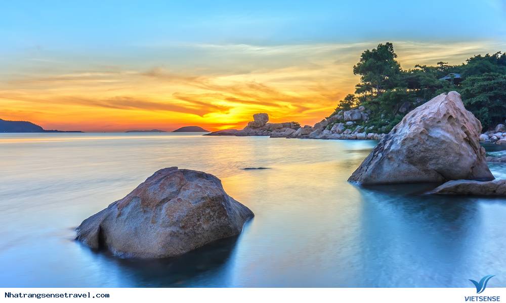 Hòn Chồng nằm ở đâu?