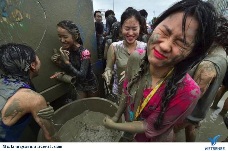 khách thăm quan Hào Hứng Tham Gia Lễ Hội Bùn Ở Hàn Quốc - Ảnh 9 khách thăm quan Hào Hứng Tham Gia Lễ Hội Bùn Ở Hàn Quốc - Ảnh 9