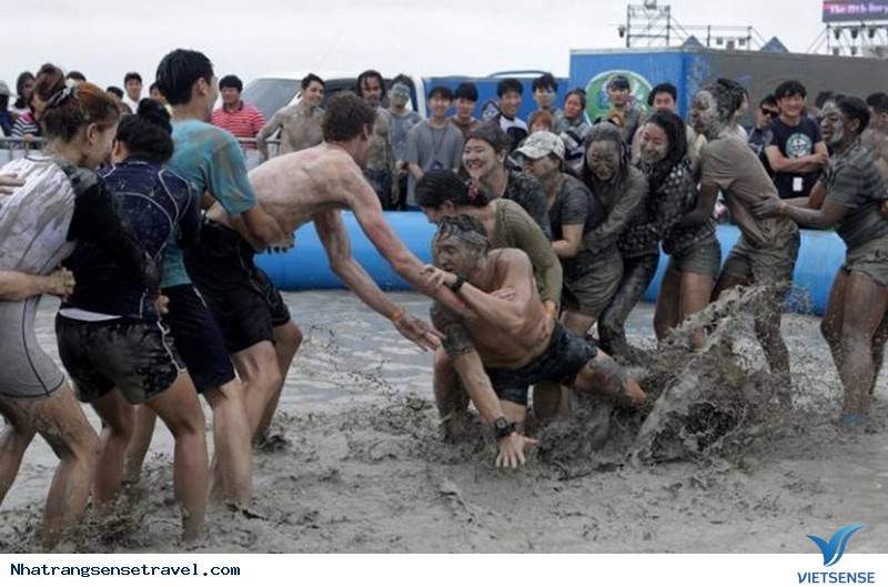 khách thăm quan Hào Hứng Tham Gia Lễ Hội Bùn Ở Hàn Quốc - Ảnh 3 khách thăm quan Hào Hứng Tham Gia Lễ Hội Bùn Ở Hàn Quốc - Ảnh 3