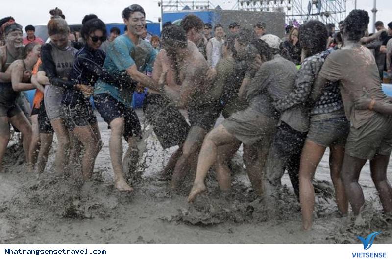 khách thăm quan Hào Hứng Tham Gia Lễ Hội Bùn Ở Hàn Quốc - Ảnh 11 khách thăm quan Hào Hứng Tham Gia Lễ Hội Bùn Ở Hàn Quốc - Ảnh 11