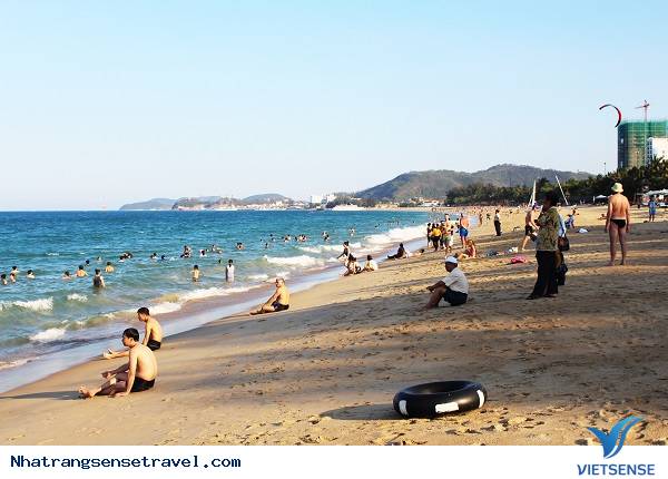 khách thăm quan Tới Nha Trang Đổ Xô Tắm Biển Giải Nhiệt - Ảnh 5