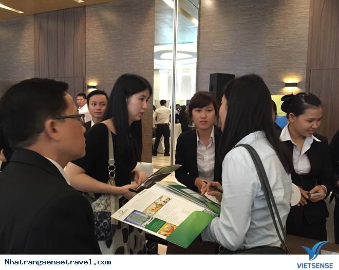 khách thăm quan Trung Quốc Ồ Ạt Đổ Bộ Nha Trang – Mừng Ít Lo Nhiều ? - Ảnh 1