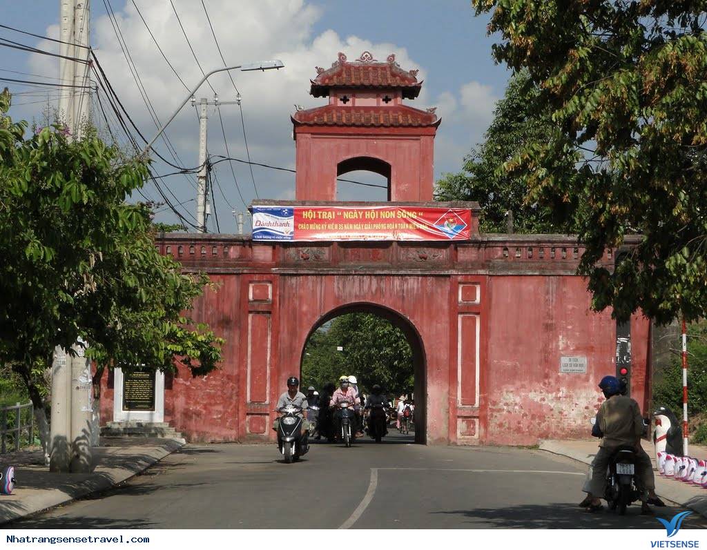 Khánh Thành Khu Phố Đi Bộ Tại Thành Cổ Diên Khánh - Ảnh 1 Khánh Thành Khu Phố Đi Bộ Tại Thành Cổ Diên Khánh - Ảnh 1