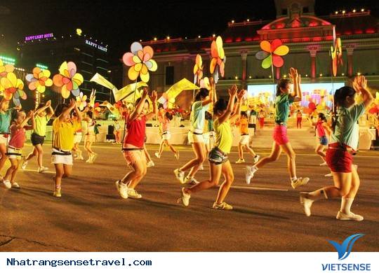 Lễ Hội Đường Phố Nha Trang – Biển Gọi Giữa Lòng Nha Trang Sôi Động5 Lễ Hội Đường Phố Nha Trang – Biển Gọi Giữa Lòng Nha Trang Sôi Động