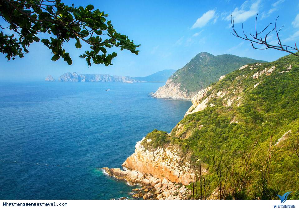 Nha Trang đẹp đến nao lòng khi nhìn từ hải đăng Hòn Lớn - Ảnh 9 Nha Trang đẹp đến nao lòng khi nhìn từ hải đăng Hòn Lớn - Ảnh 9