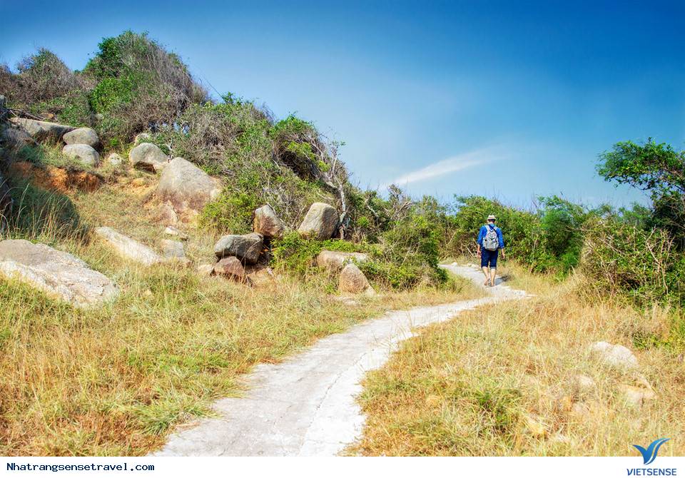Nha Trang đẹp đến nao lòng khi nhìn từ hải đăng Hòn Lớn - Ảnh 3 Nha Trang đẹp đến nao lòng khi nhìn từ hải đăng Hòn Lớn - Ảnh 3