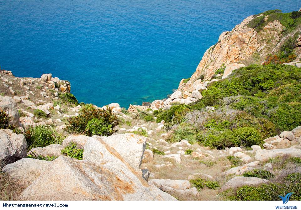 Nha Trang đẹp đến nao lòng khi nhìn từ hải đăng Hòn Lớn - Ảnh 5 Nha Trang đẹp đến nao lòng khi nhìn từ hải đăng Hòn Lớn - Ảnh 5