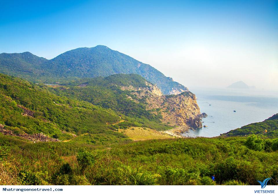 Nha Trang đẹp đến nao lòng khi nhìn từ hải đăng Hòn Lớn - Ảnh 4 Nha Trang đẹp đến nao lòng khi nhìn từ hải đăng Hòn Lớn - Ảnh 4