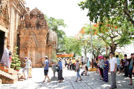 Nha Trang Miễn Phí Vé Thăm Quan Tháp Bà Ponagar - Ảnh 2