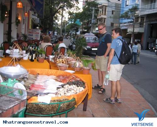 Phố Tây Tại Nha Trang – Một Phần Thế Giới Hội Tụ Nơi Đây - Ảnh 2