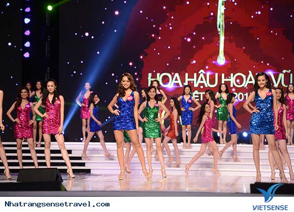 Sôi Động Đêm Bán Kết Cuộc Thi Hoa Hậu Hoàn Vũ Việt Nam 2015 - Ảnh 1 Sôi Động Đêm Bán Kết Cuộc Thi Hoa Hậu Hoàn Vũ Việt Nam 2015 - Ảnh 1