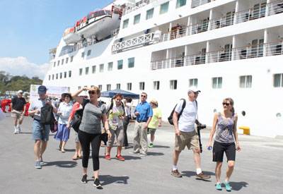 Tàu Biển Quốc Tế Xông Đất Nha Trang Dịp Đầu Năm Mới - Ảnh 2