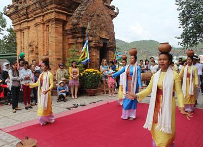 Thành Phố Nha Trang Nhộn Nhịp khách thăm quan Dịp Tết Nguyên Đán - Ảnh 2