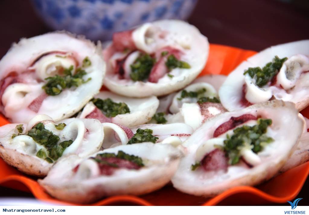 Thưởng thức bánh căn nổi tiếng phố biển Nha Trang - Ảnh 1