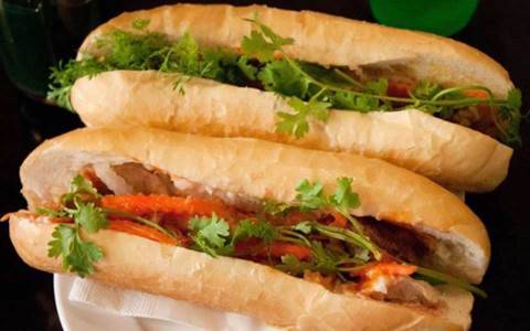 Tổng Hợp Các Xe Bánh Mì Ngon Cho Bữa Sáng Ở Nha Trang - Ảnh 7 Tổng Hợp Các Xe Bánh Mì Ngon Cho Bữa Sáng Ở Nha Trang - Ảnh 7