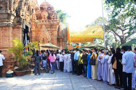 Tổng Hợp Những Lễ Hội Truyền Thống Tại Nha Trang - Ảnh 3 Tổng Hợp Những Lễ Hội Truyền Thống Tại Nha Trang - Ảnh 3